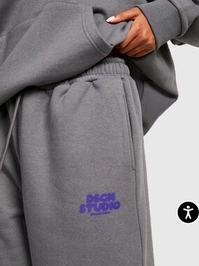 BOOHOO DSGN STUDIO charcoal gray sweatpants EUC size large